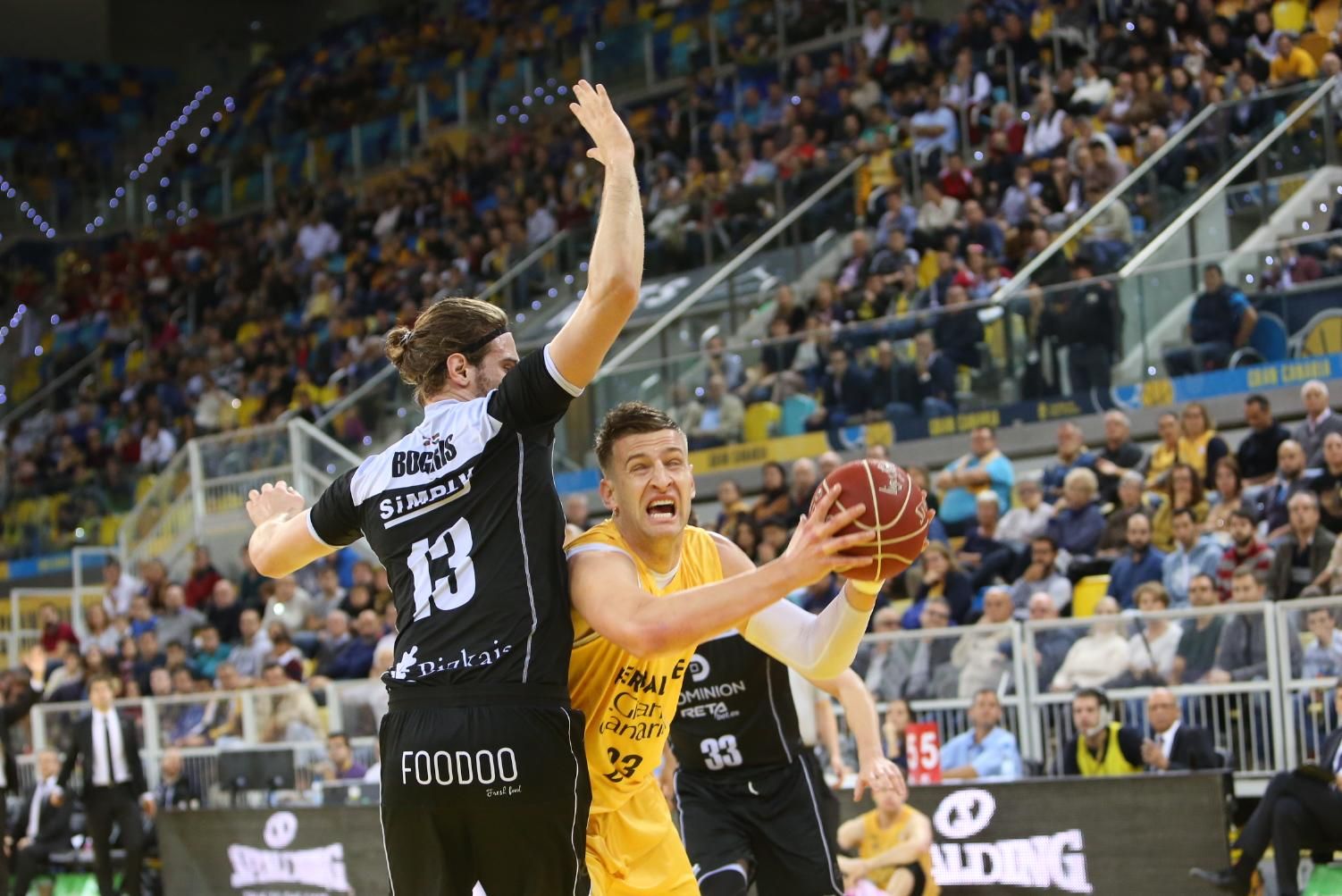 Partido entre el Herbalife Gran Canaria y el Dominion Bilbao Basket en el Gran Canaria Arena. (Alejandro Ramos).