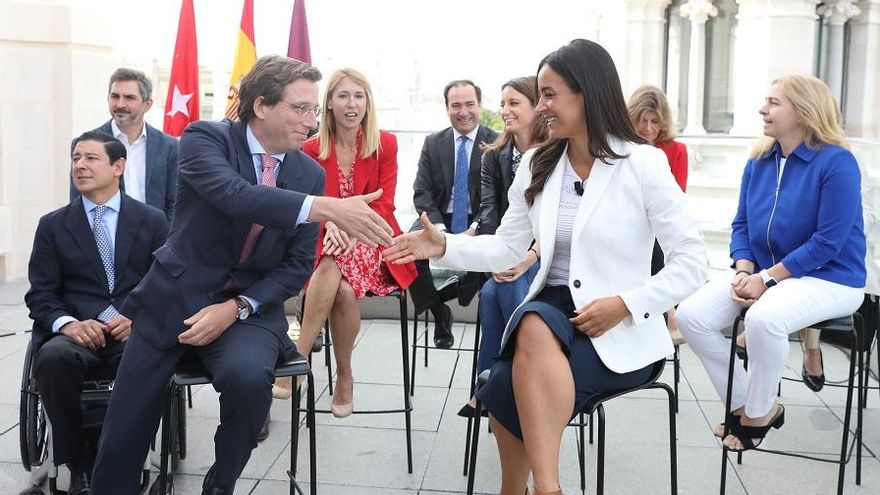 El alcalde, José Luis Martínez-Almeida, y la vicealcaldesa Begoña Villacís. / Europa Press