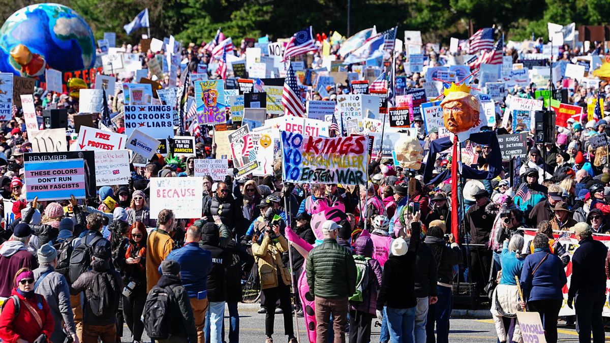 Manifestación en Estados Unidos en contra del autoritarismo de Trump y de su guerra en Irán.