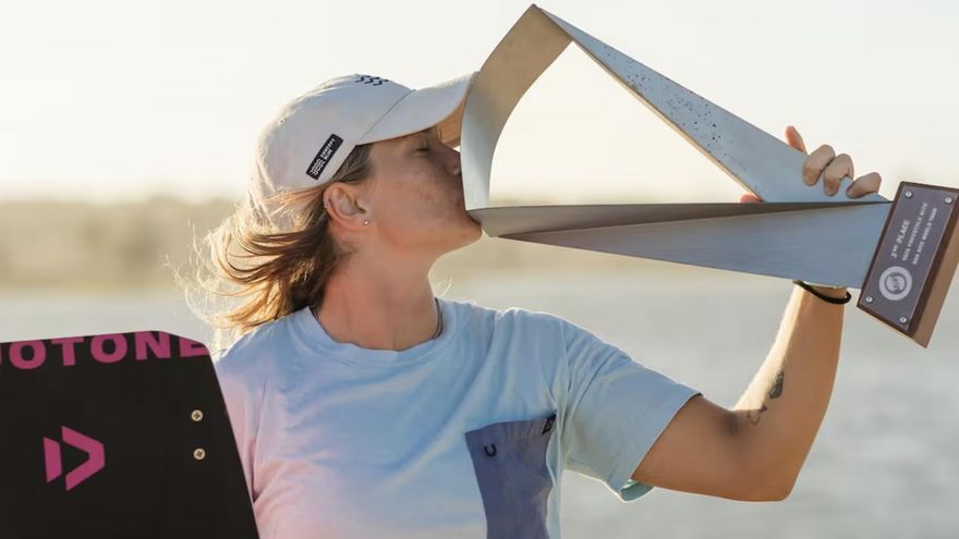 Depois de uma lesão que a manteve fora do mar durante quase um ano, esta atleta voltou a ser uma das melhores kitesurfistas do mundo.