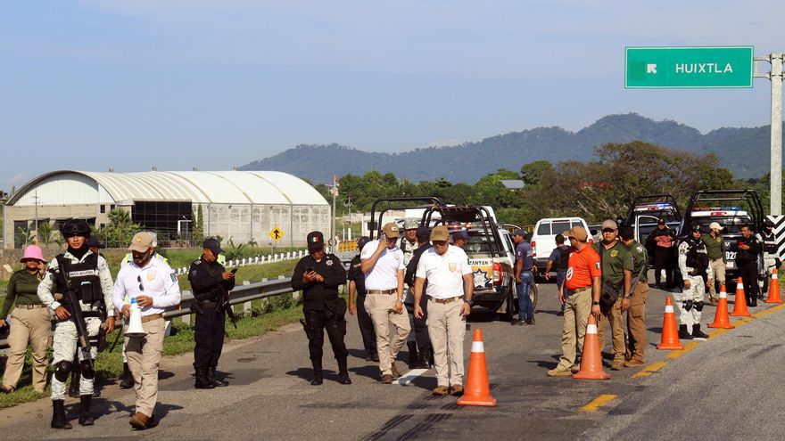 La caravana migrante denuncia un cerco policial en el sur de México
