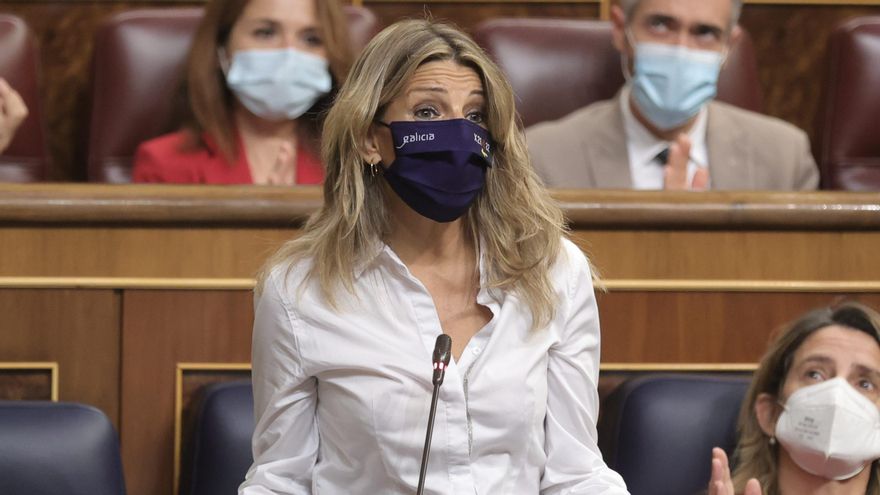 La vicepresidenta segunda del Gobierno y ministra de Trabajo, Yolanda Díaz, interviene en una sesión de control al Gobierno en el Congreso de los Diputados