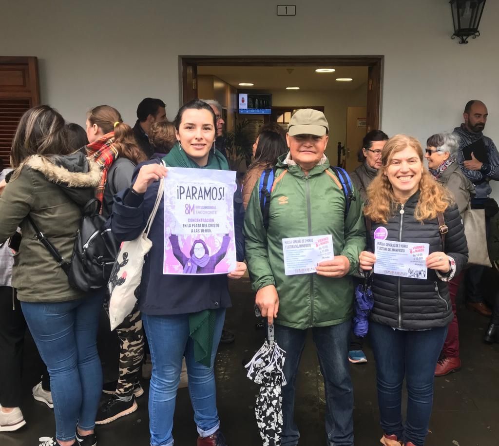 Movilización durante la huelga de mujeres en las casas consistoriales de Tacoronte, isla de Tenerife