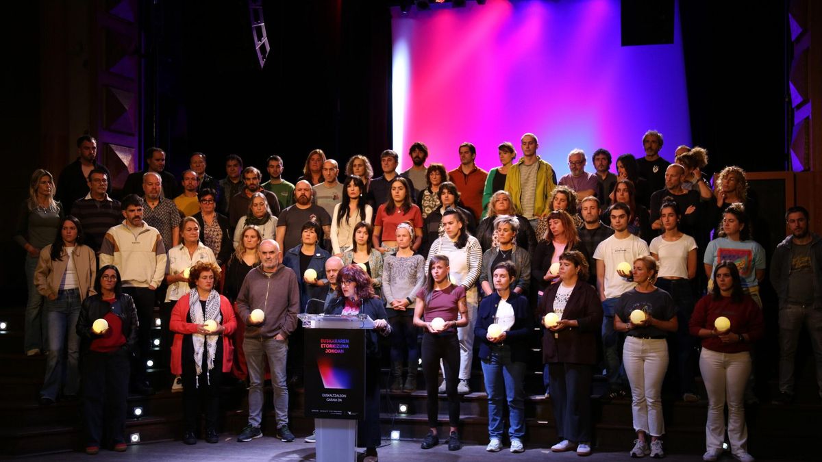 Acto de presentación del evento multitudinario de Euskalgintzaren Kontseilua a favor del euskera que tendrá lugar el 27 de diciembre en Bilbao Arena