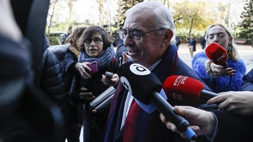 El exdirigente del PSPV-PSOE José María Cataluña a la entrada de la Ciudad de la Justicia de Valencia.