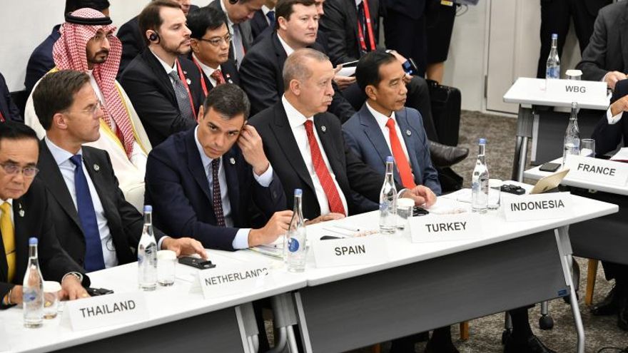 Trump 'manda sentar' a Pedro Sánchez en su encuentro en el G20