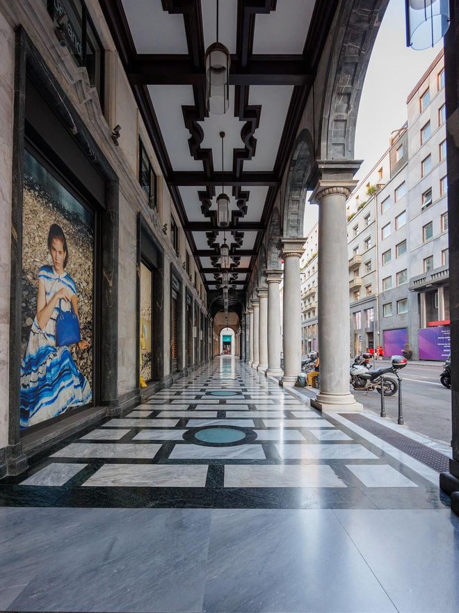 Soportales en el Cuadrilátero de la Moda en Milán.
