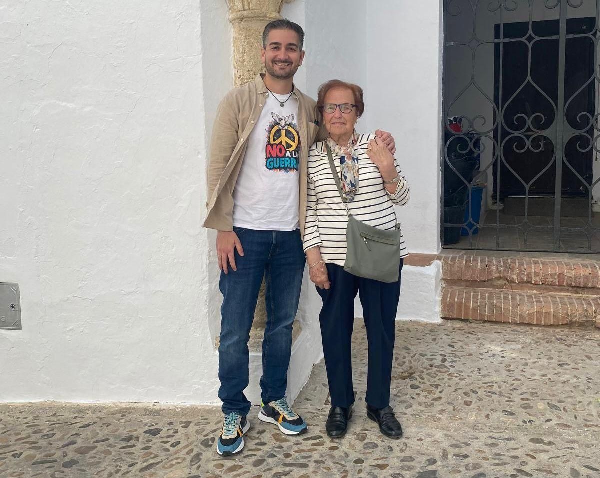 Juliana, con el historiador Antonio Ortega.
