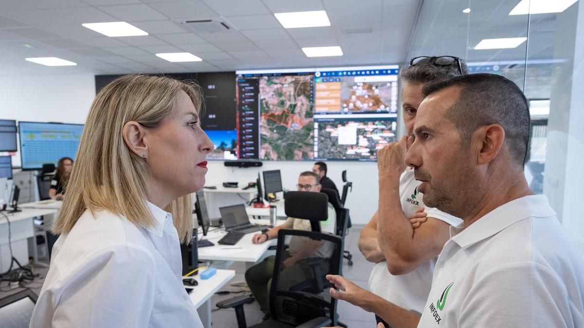 El Infoex se digitaliza contra el fuego: Extremadura estrena en Cáceres un centro de control  para seguir incendios en tiempo real