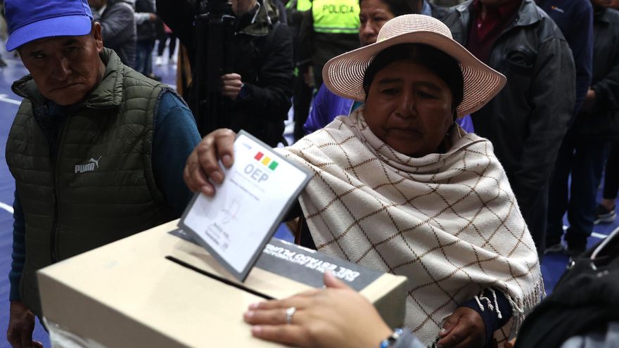 Bolivia acude a las urnas en medio de denuncias de campaña sucia y el llamado a votar nulo