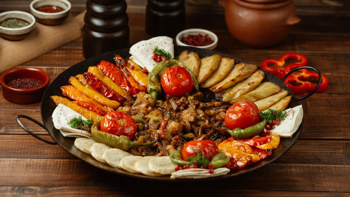 'Kizartma': el plato tradicional turco con verduras de temporada, especias y aceite de oliva