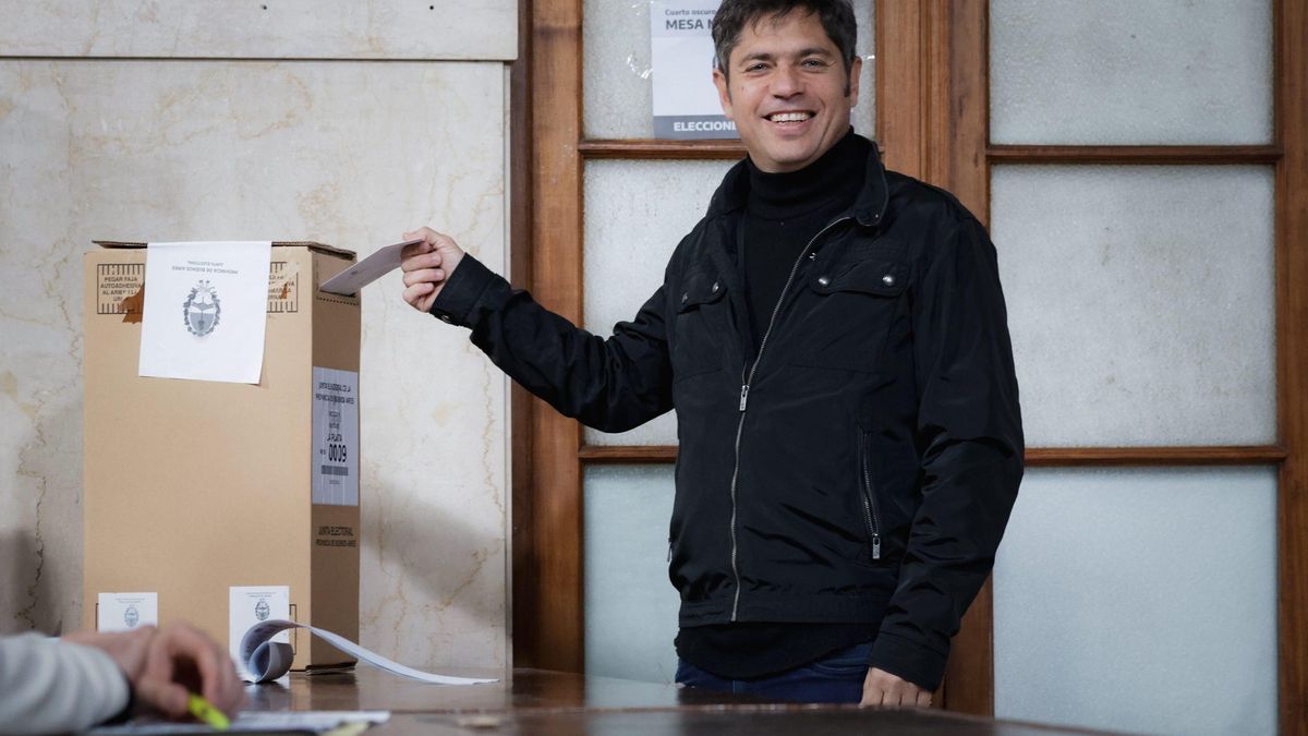 El gobernador Axel Kicillof, este domingo, al votar.
