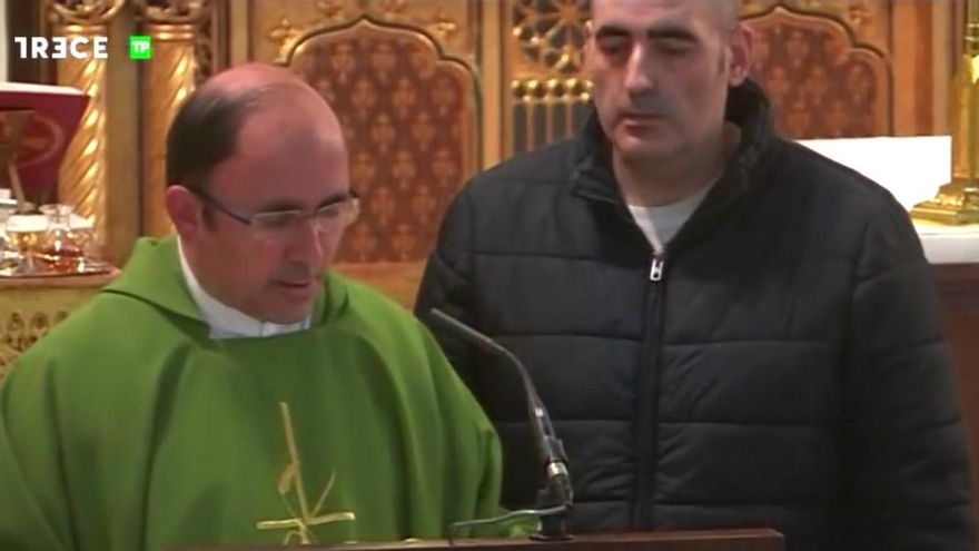 Un hombre se hace con el micro en la misa del canal Trece: "Soy Luis Enrique y soy la reencarnación"