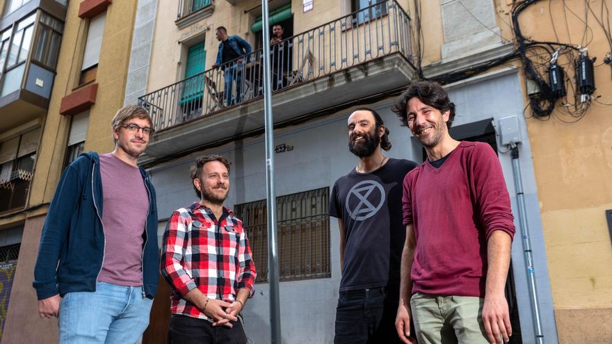 Cuando el acosador inmobiliario vive en el primero: "Stop Okupas nos hace la vida imposible, pero resistiremos"