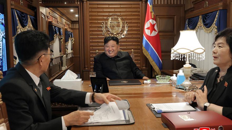 Kim cruza en tren la frontera con China para asistir al desfile militar con Xi y Putin