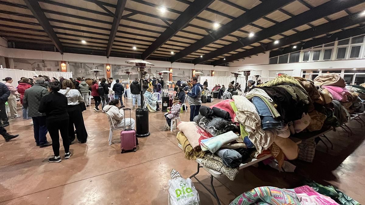 Vecinos evacuados a la caseta municipal de Adamuz