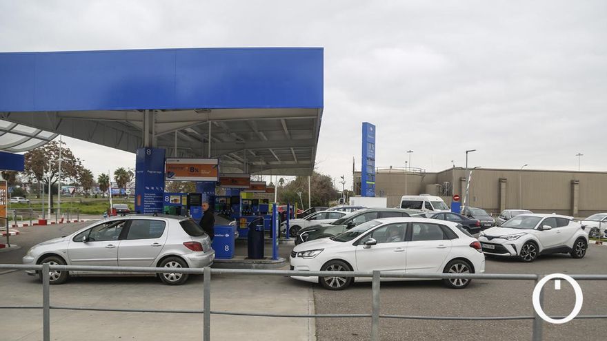 Colas en algunas gasolineras de la ciudad