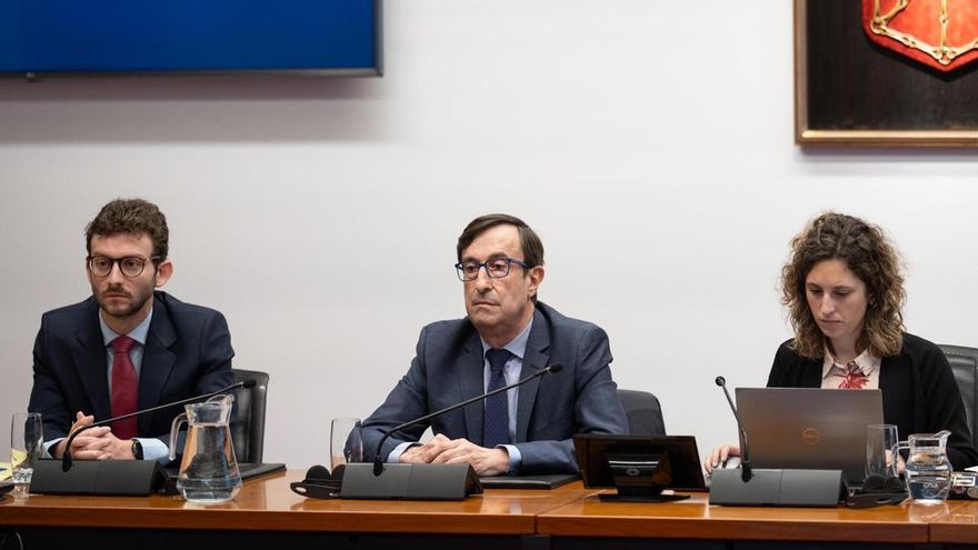 Irati Jiménez (a la derecha), de EH Bildu