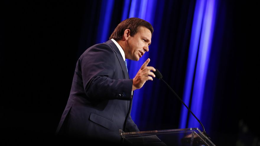 Un juez de Florida rechaza la moción del gobernador DeSantis por los vuelos de migrantes