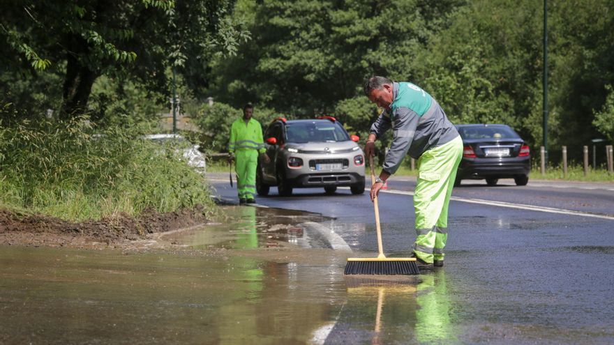 Archivo - Un trabajador