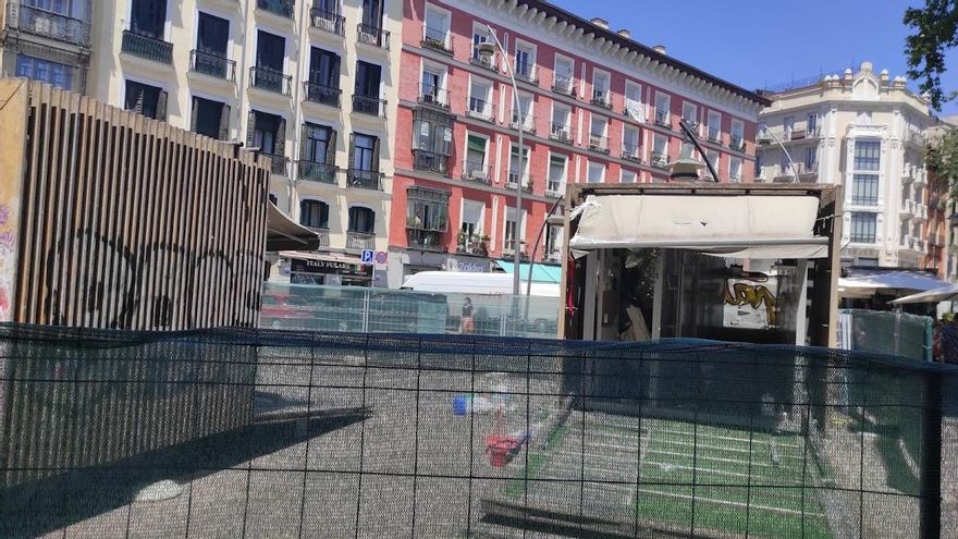 El Ayuntamiento invierte 88.000 euros en restaurar los quioscos de flores de Tirso de Molina