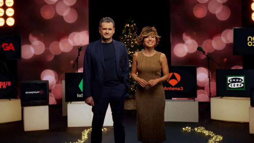Sonsoles Ónega e Iñaki López, en la campaña de Navidad de Atresmedia