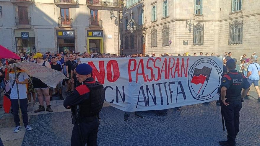 Centenares de antifascistas se concentran en Barcelona para protestar contra la manifestación ultra de Save Europe