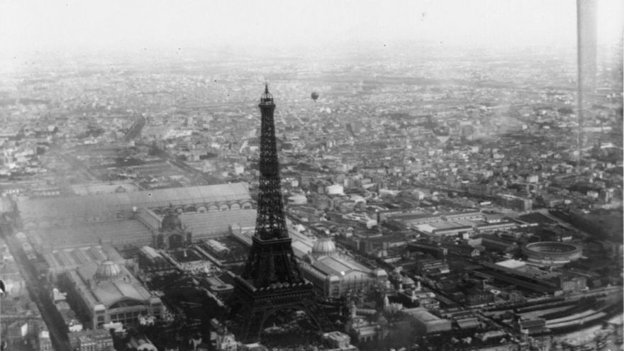 Una escalera de caracol conducía antiguamente a la cima de la Torre Eiffel y parte sale ahora a subasta