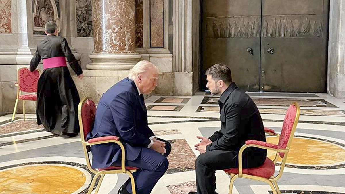 Una de las imágenes de la jornada ha sido el encuentro entre los presidentes de Estados Unidos y Ucrania, Volodímir Zelenski y Donald Trump, en un momento clave de las negociaciones para cerrar un acuerdo de paz que ponga fin a la guerra de Ucrania.