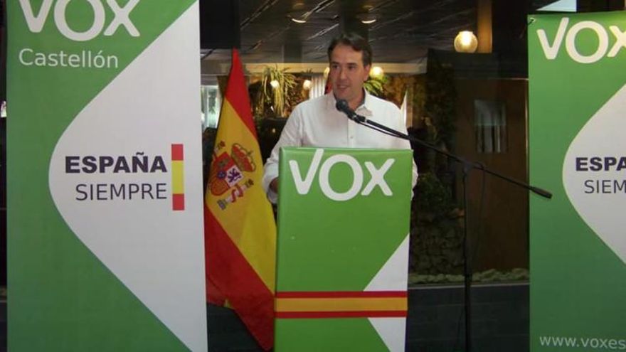 L’edil de Vox a Borriana que va censurar llibres LGTBI convida un dibuixant de còmics que fa “apologia del feixisme”