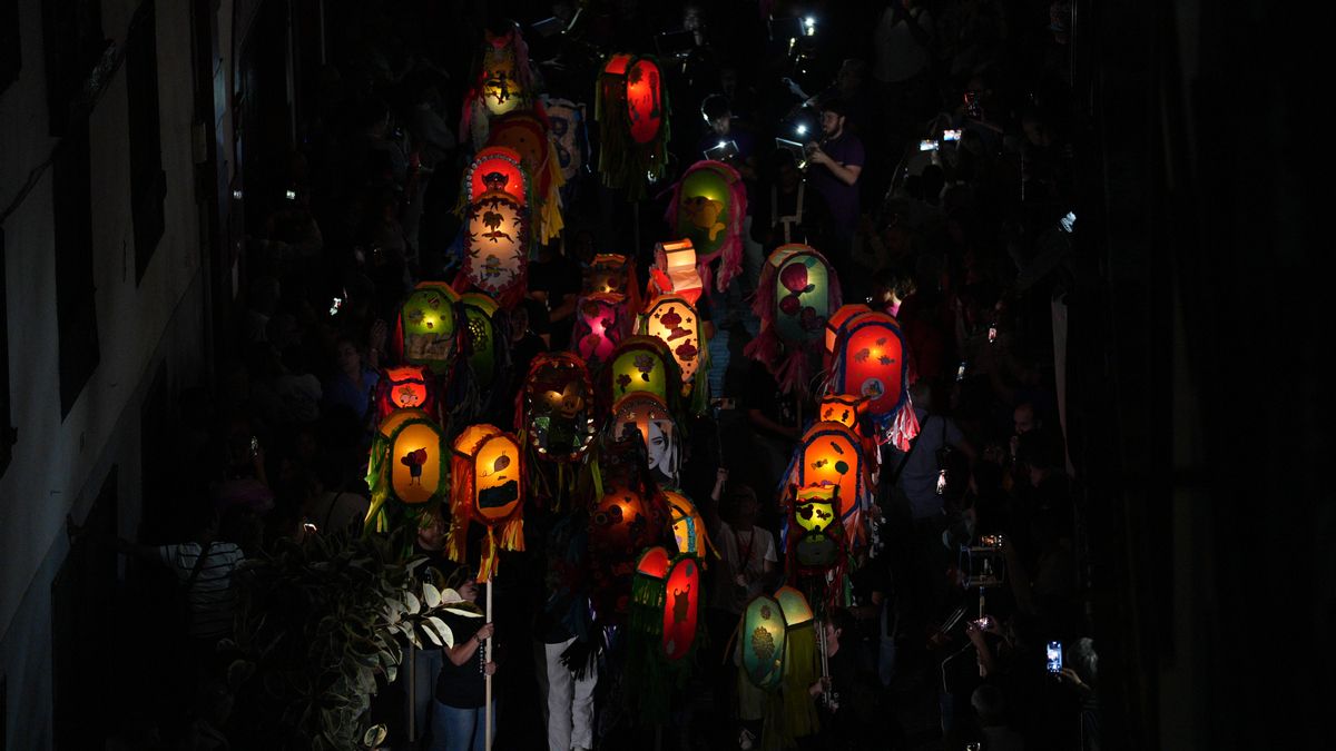 Desfile de La Pandorga, una tradición centenaria que volvió a llenar de magia las calles de la ciudad en el lunes de la Semana Grande.de las Fiestas Lustrales de La Bajada.
