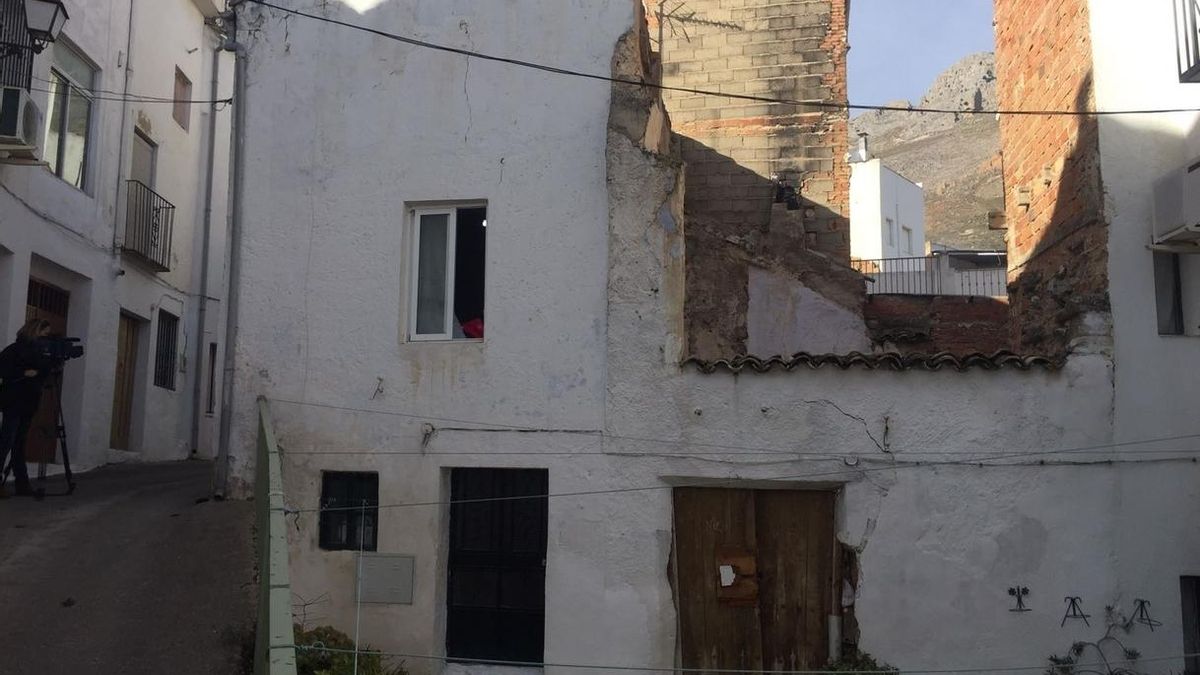 Ingresados en la UCI los dos inmigrantes temporeros intoxicados por inhalación de humo en Albanchez