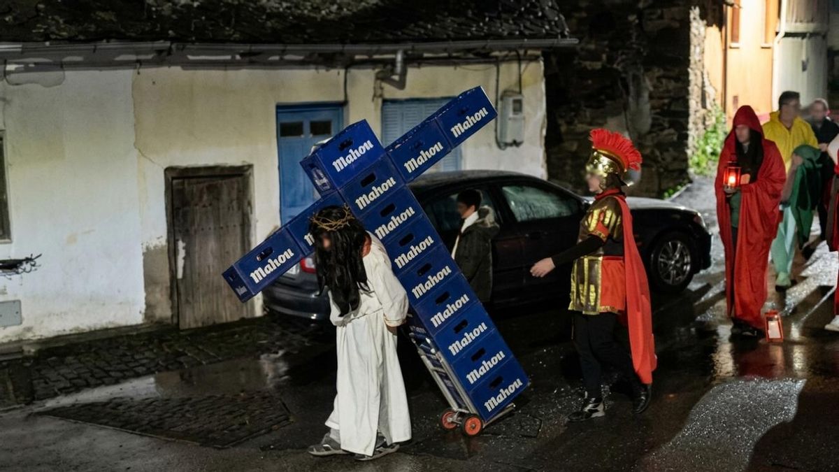 El icono pagano de la Semana Santa de León salta al Bierzo: 'Genarín' procesiona en un pueblo de 20 habitantes