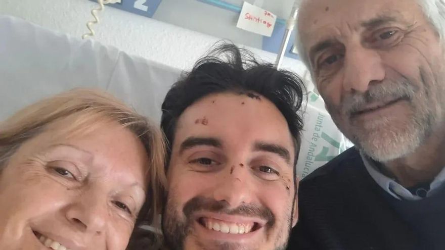 Santiago Salvador, junto a sus familiares.