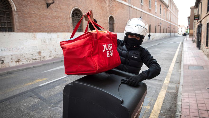 Just Eat señala a Glovo por incumplir la Ley Rider: "Hace un daño tremendo a la competencia libre y justa"