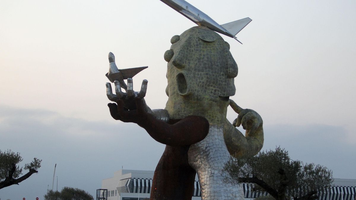 Gobierno valenciano dice que la estatua en el aeropuerto de Castellón no es un "monumento homenaje" a Carlos Fabra