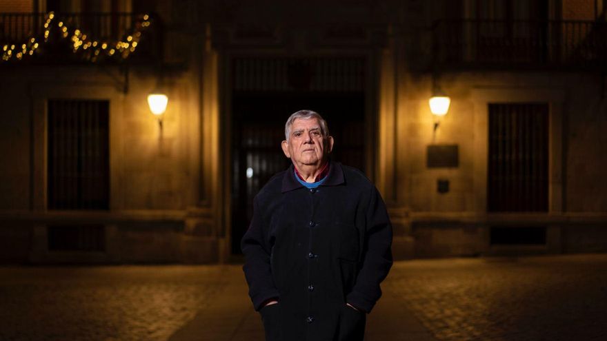 Félix López-Rey en la Plaza de la Villa de Madrid.