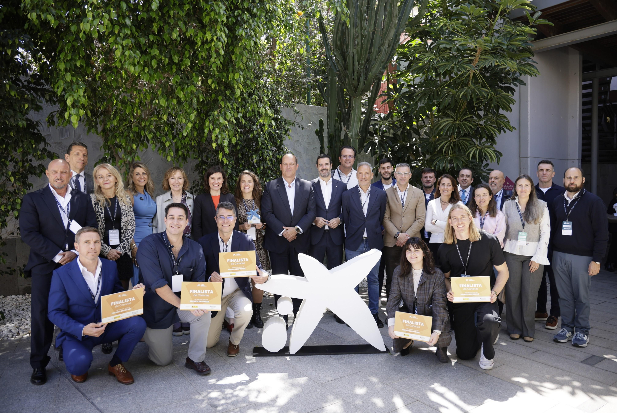 Foto de familia de los Premios EmprendeXXI en Canarias.