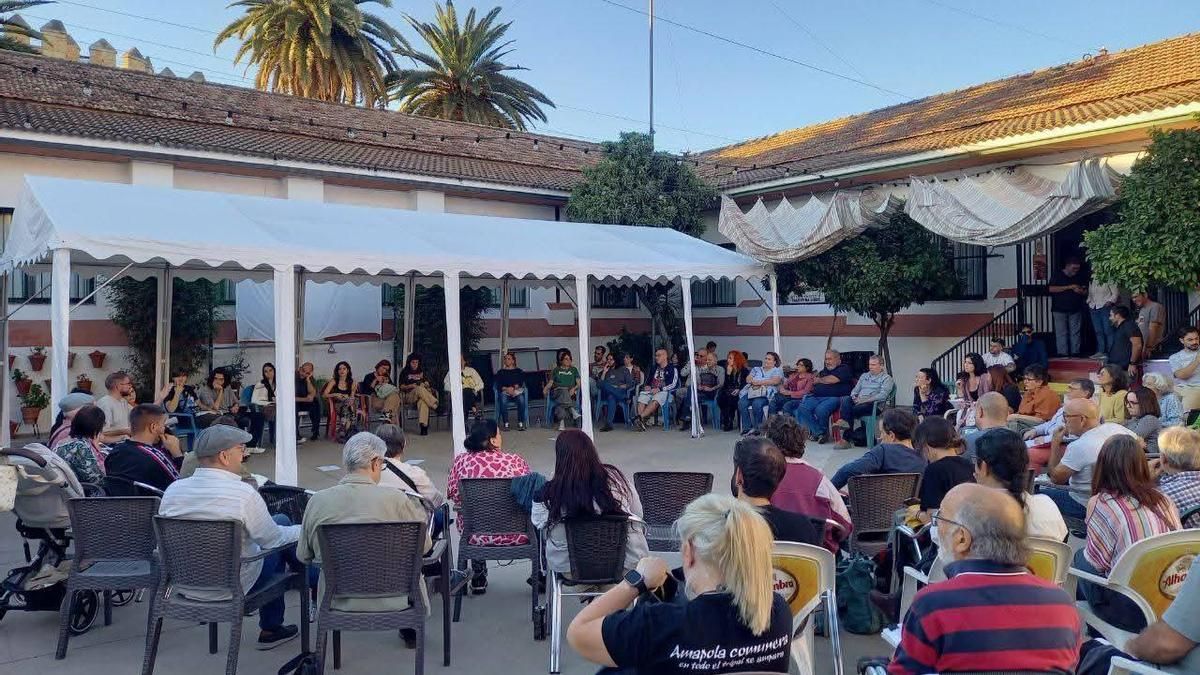 Asamblea de colectivos y activistas por la huelga general, convocada por Stop Desahucios en Córdoba.