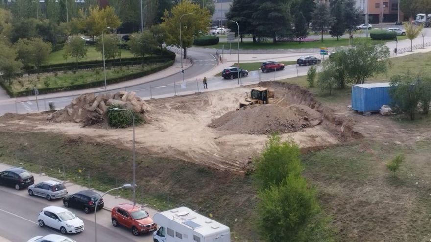 Maquinaria pesada y almacén de residuos: vecinos denuncian que el cantón de Vicálvaro no es solo para vestuarios