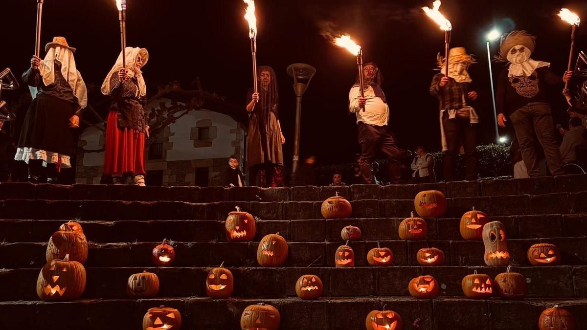 Las castañas de la Gau Beltza tradicional vasca empiezan a ganarle terreno a Halloween