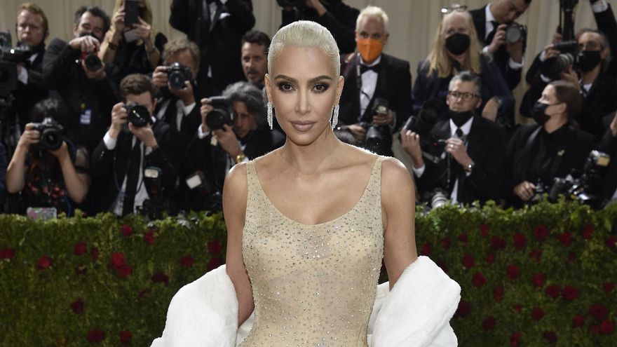 Kim Kardashian muestra el vestido de Marilyn Monroe que lució para la alfombra roja de la Gala MET y que la actriz vistió en el cumpleaños de J. F. Kennedy, en 1962