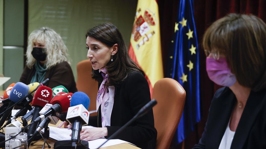 La ministra de Justicia, Pilar Llop (c), presenta los resultados del trabajo del Instituto Nacional de Toxicología y Ciencias Forenses sobre violencia sexual y sumisión química, este martes en Madrid. EFE/ Emilio Naranjo