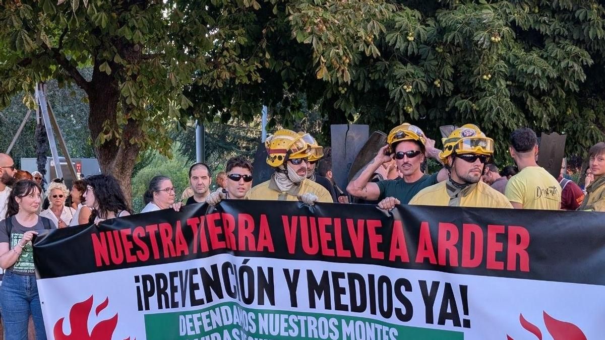 León sale a la calle para reclamar más prevención y medios contra los incendios forestales
