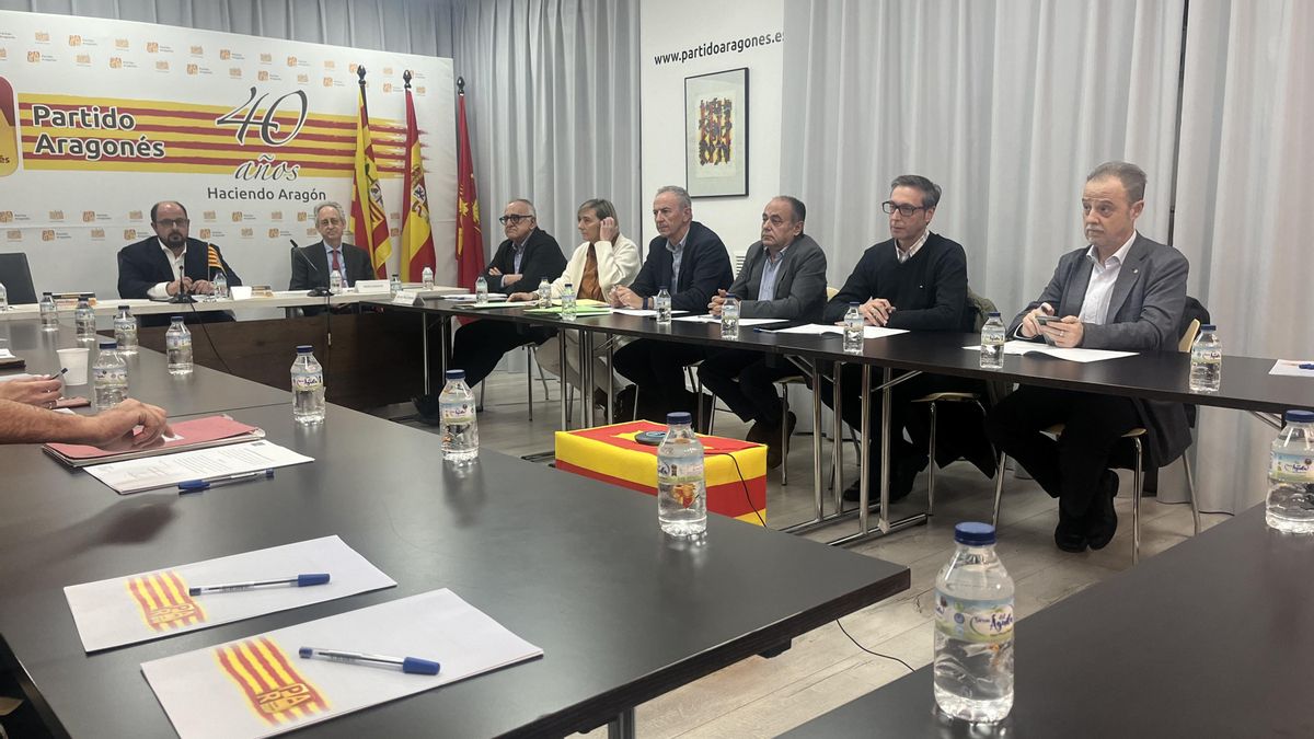 De los 28 miembros de la Ejecutiva del PAR han asistido 17