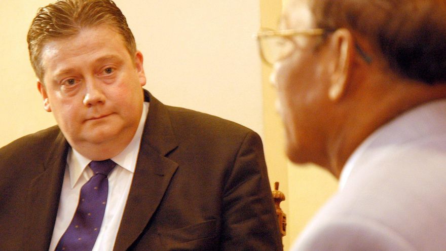 La Justicia belga arresta a un eurodiputado involucrado en el Qatargate tras quedarse sin inmunidad