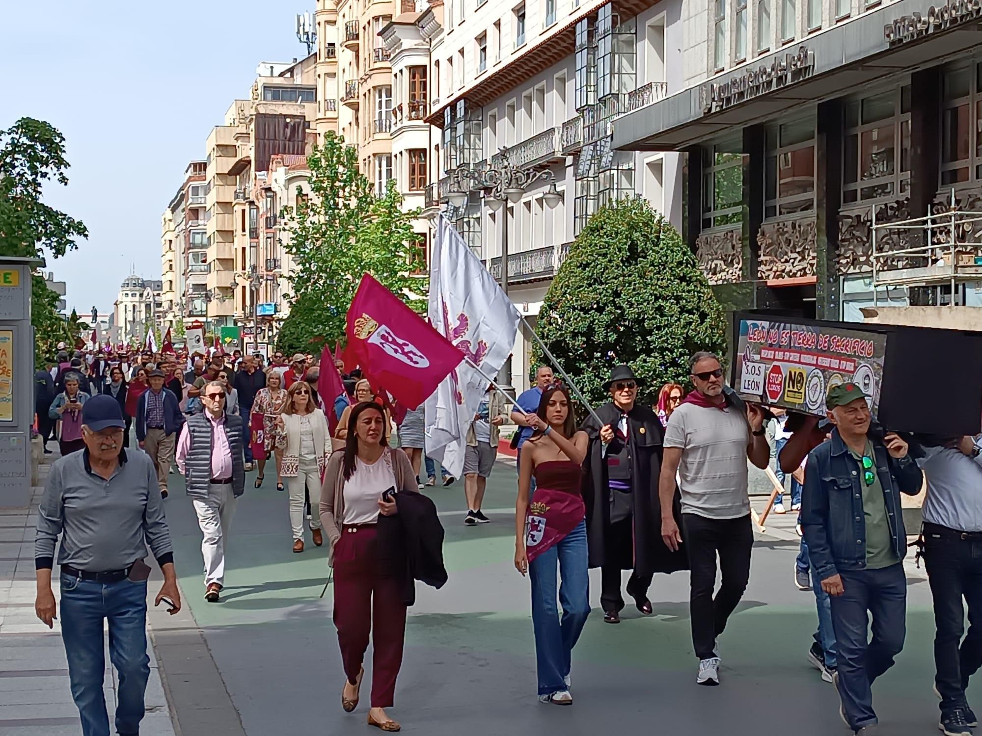 Cientos de personas exigen el 23 de abril el camino de 'León solo' y en libertad