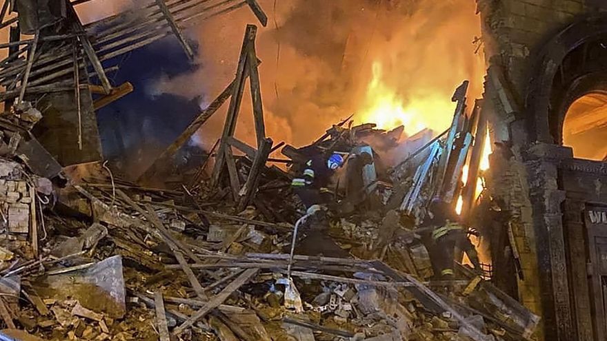El gobernador regional, Oleksandr Starukh, ha declarado que el Ejército ruso disparó siete cohetes contra edificios residenciales de varios pisos en Zaporiyia.