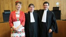 La abogada Marjan Minnesma celebra la sentencia contra el Gobierno holandés, en 2015.