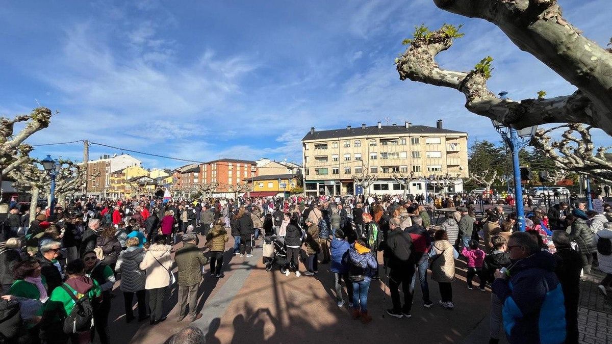 Protesta sanitaria de OncoBierzo en Bembibre este domingo.